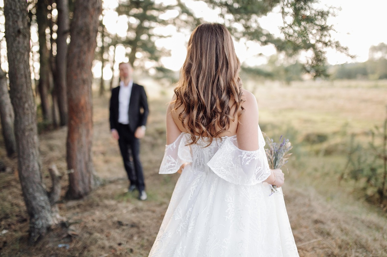 恋愛アプリと結婚相談所との違いは女性向けにどのように活用できるのか？
